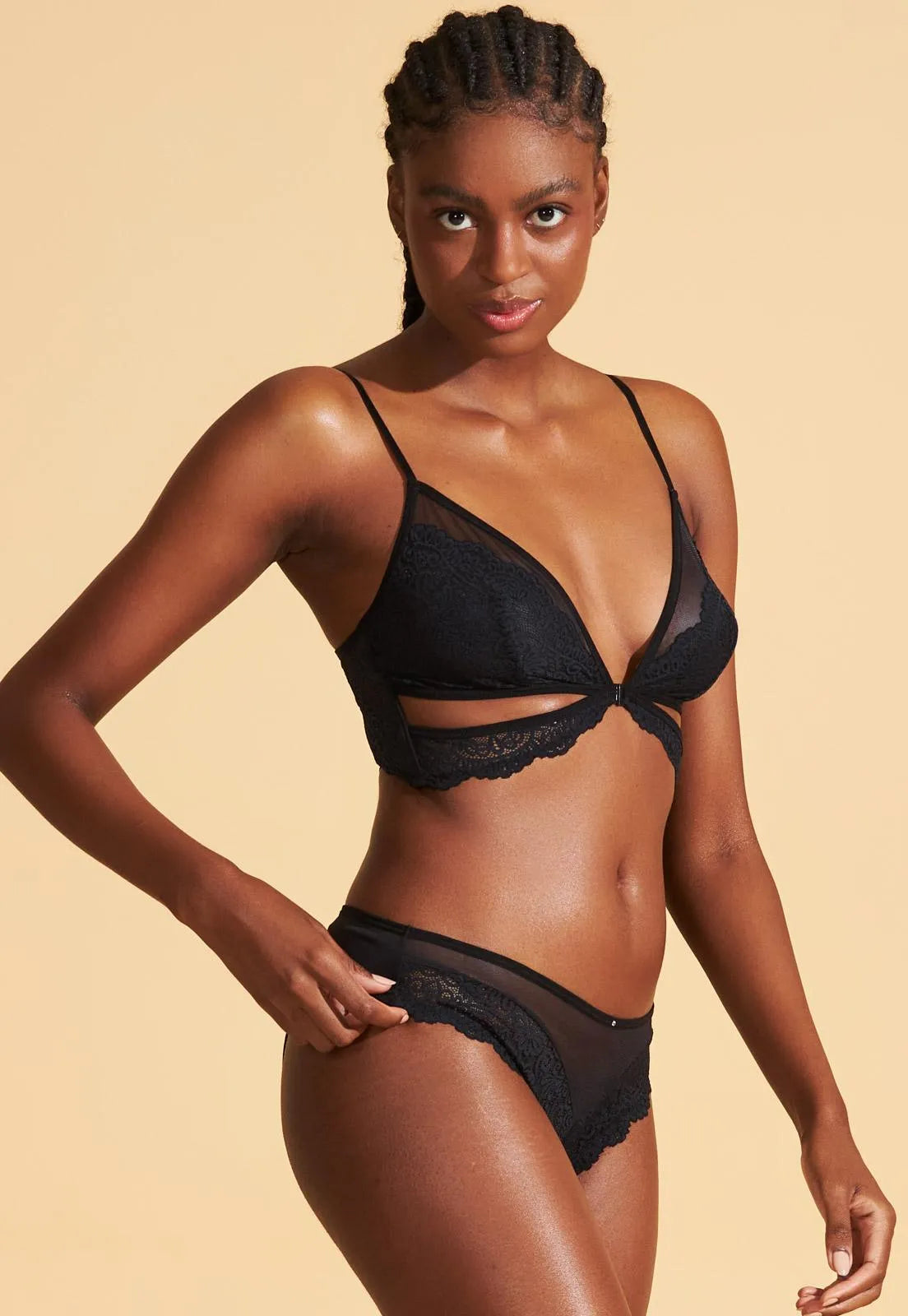 17814 - Sostén Top sin Copa y sin Aro de Tul y Encaje Negro Recco