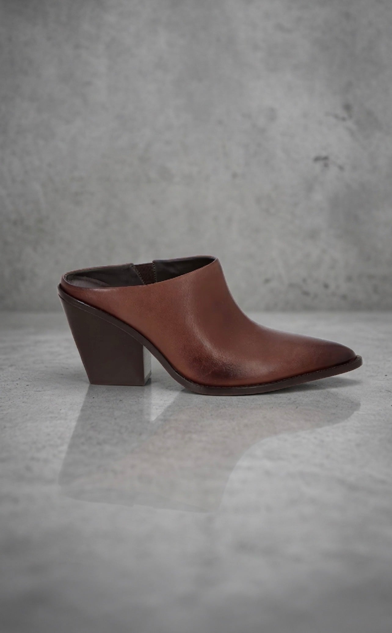 Mule Cuero Marrón LB - 232