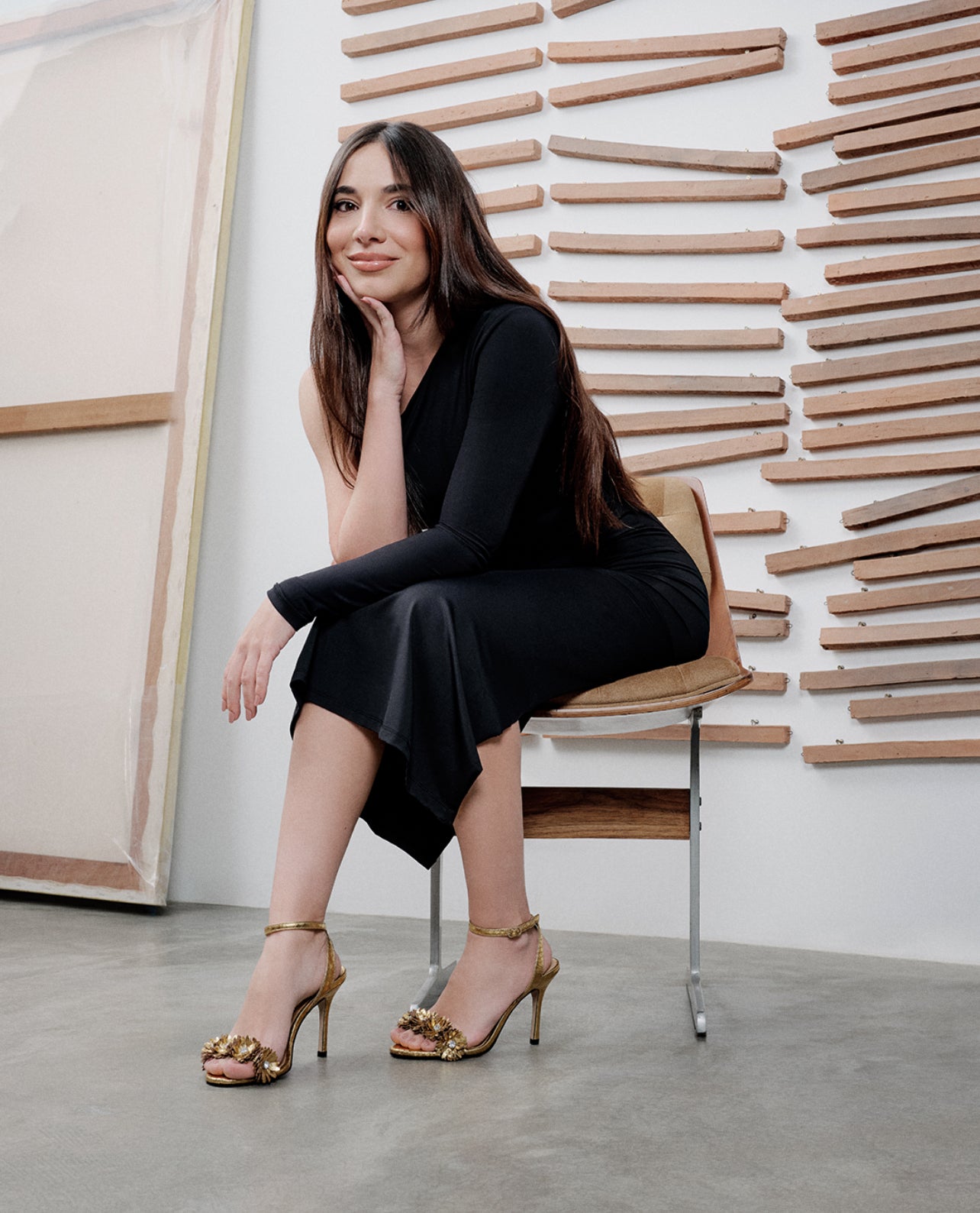 Sandalia Cuero Dorada Con Flores Luiza Barcelos - 100