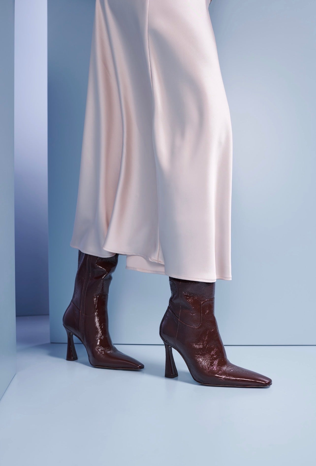 Bota Caña Media Tacón Alto Flare Cuero Marron Luiza Barcelos