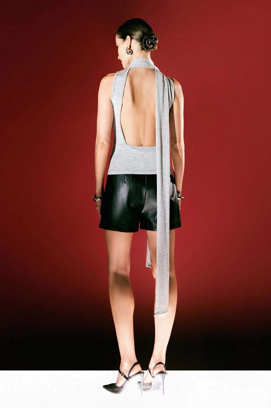 Polera Sin Mangas Cuello Alto Gris - 51060