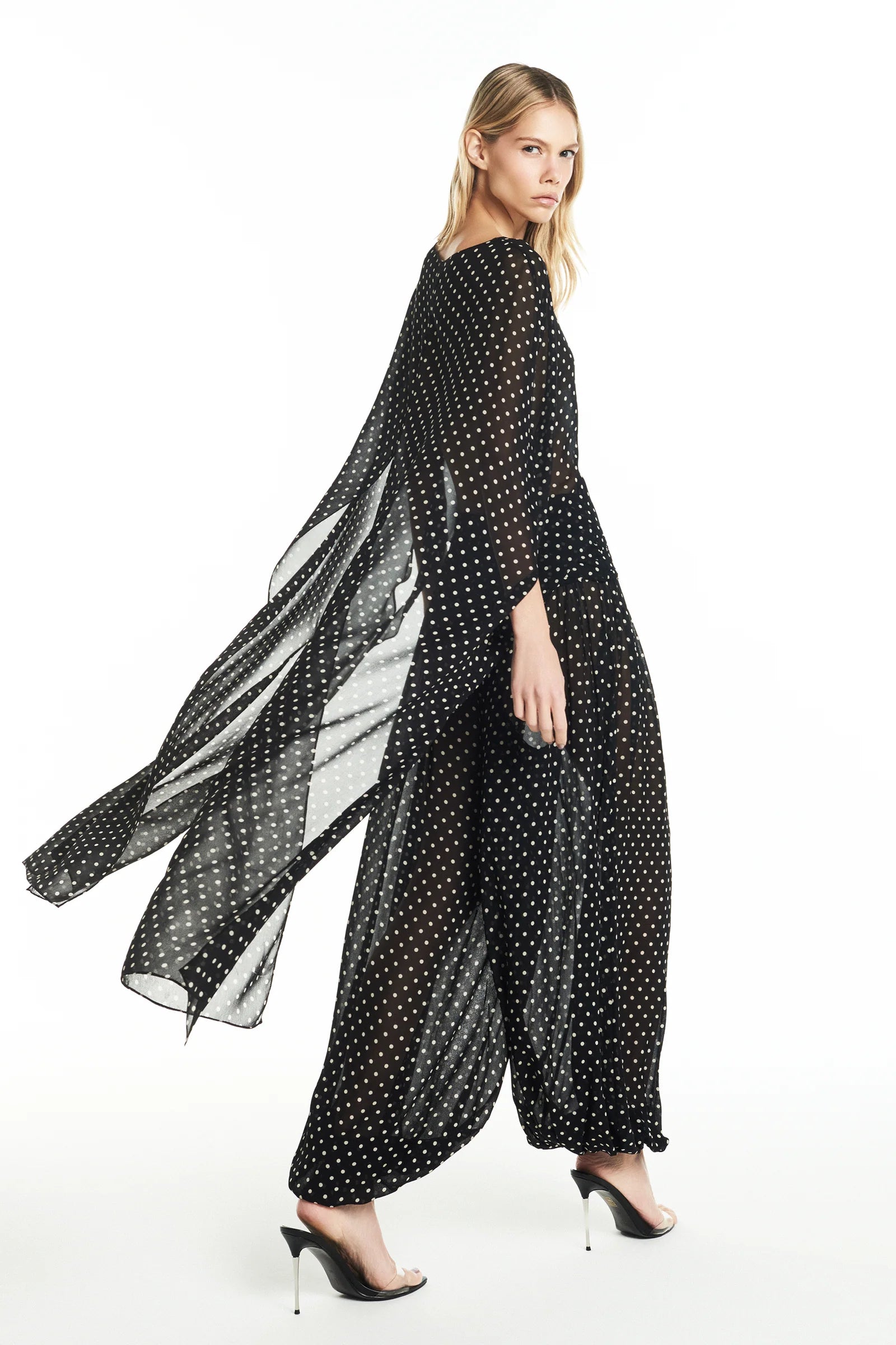 Capa Mullet Georgette Lunares Negro TIG