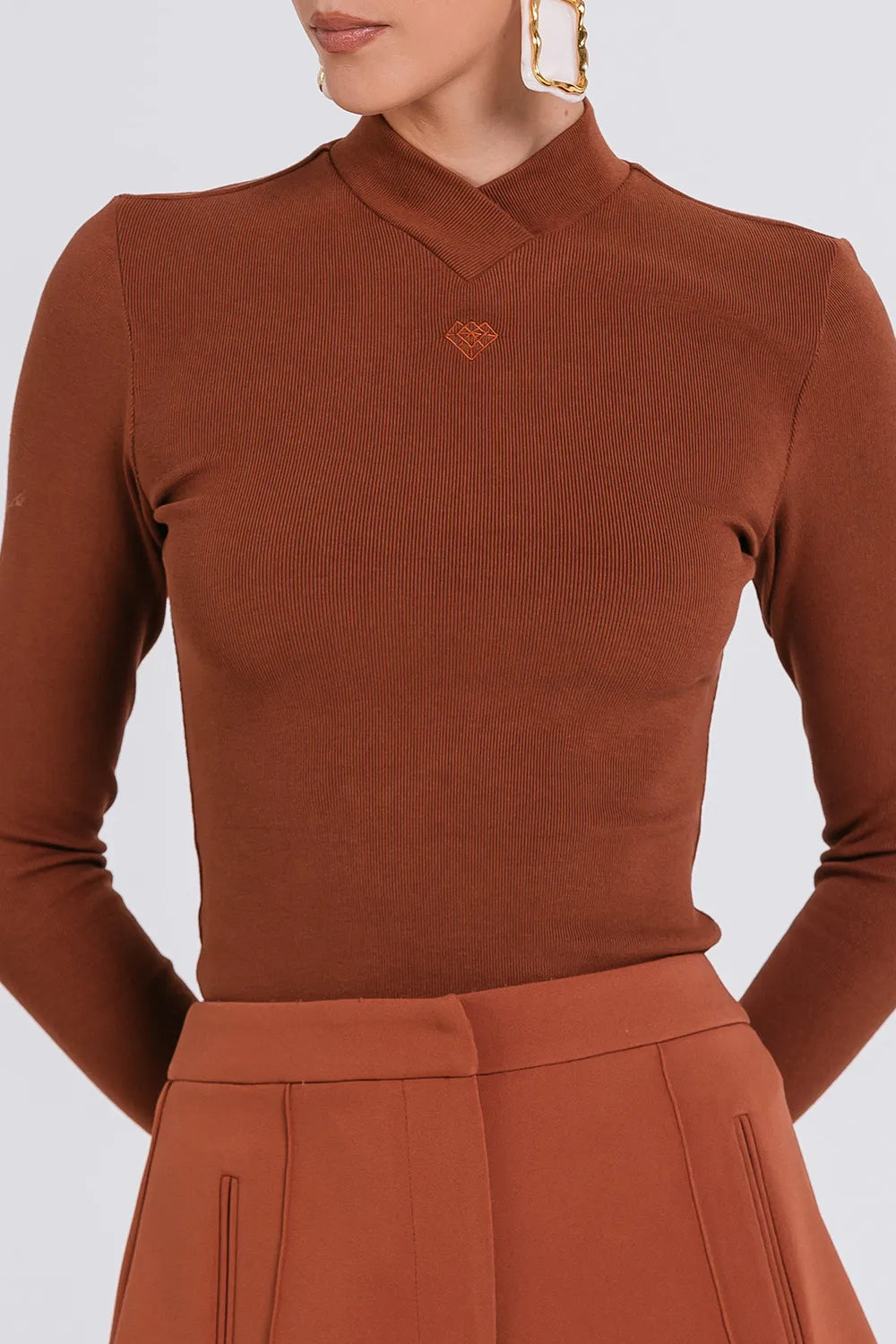 Blusa Samy Chocolate Charth