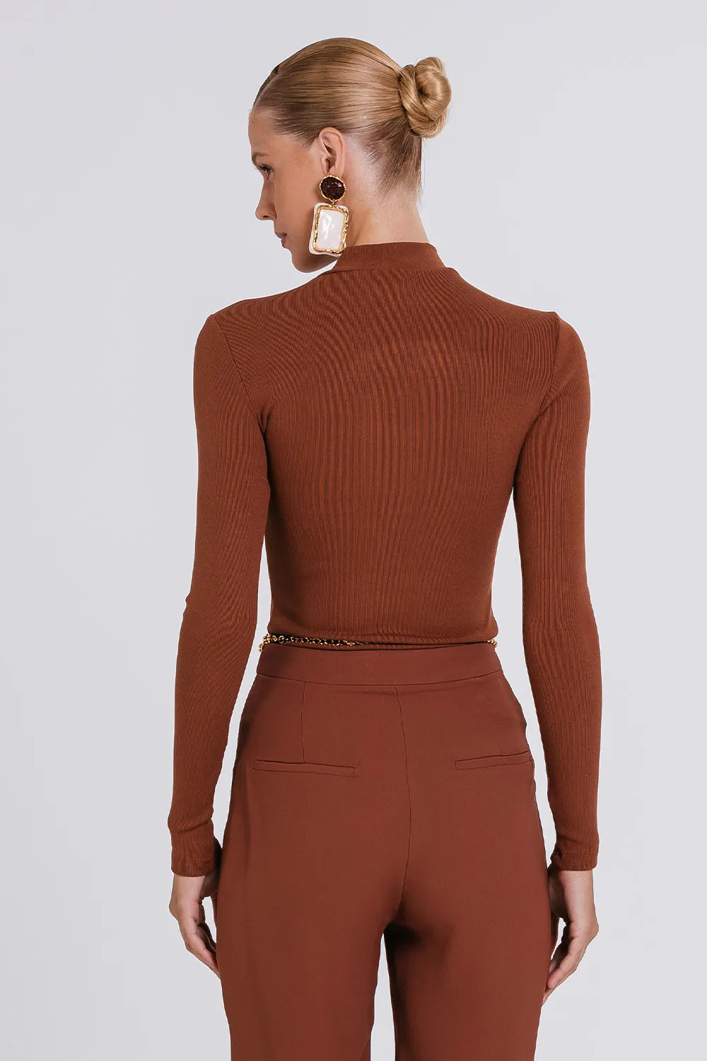 Blusa Samy Chocolate Charth