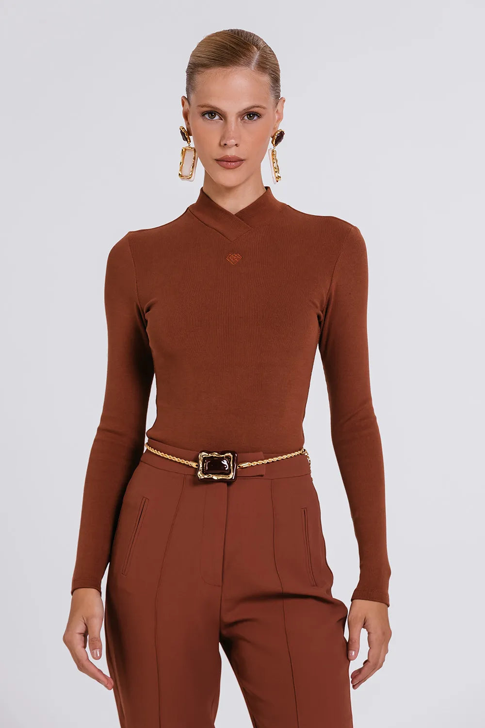 Blusa Samy Chocolate Charth