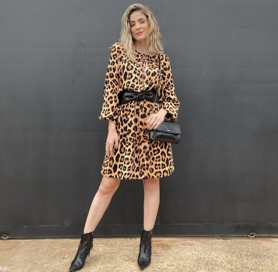 Animal Print Outfit Vestido Largo Con Zapatillas Outfit Vestido Animal Print Corto Con Tenis Combinar Vestido