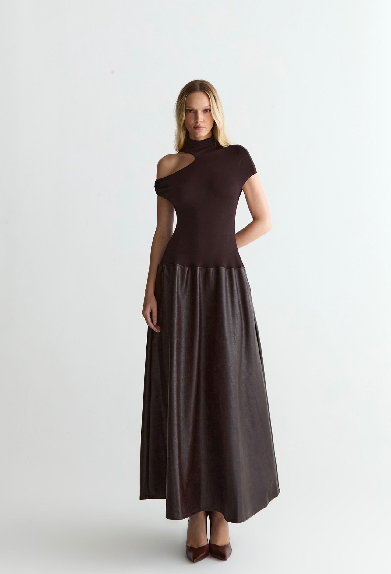 Vestido Arieli Marron Oasis