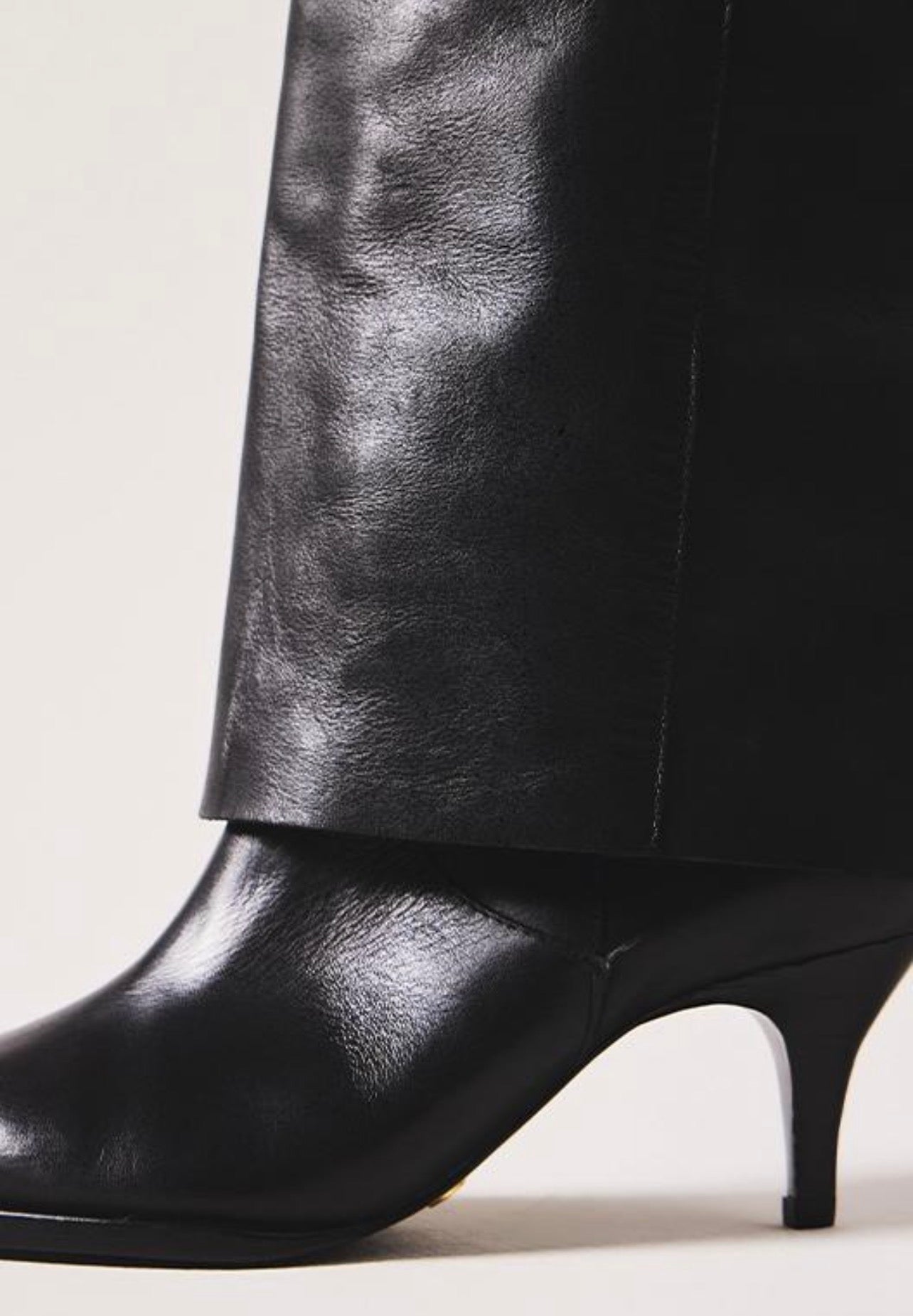 Bota Cuero Olivia Negra Vicenza
