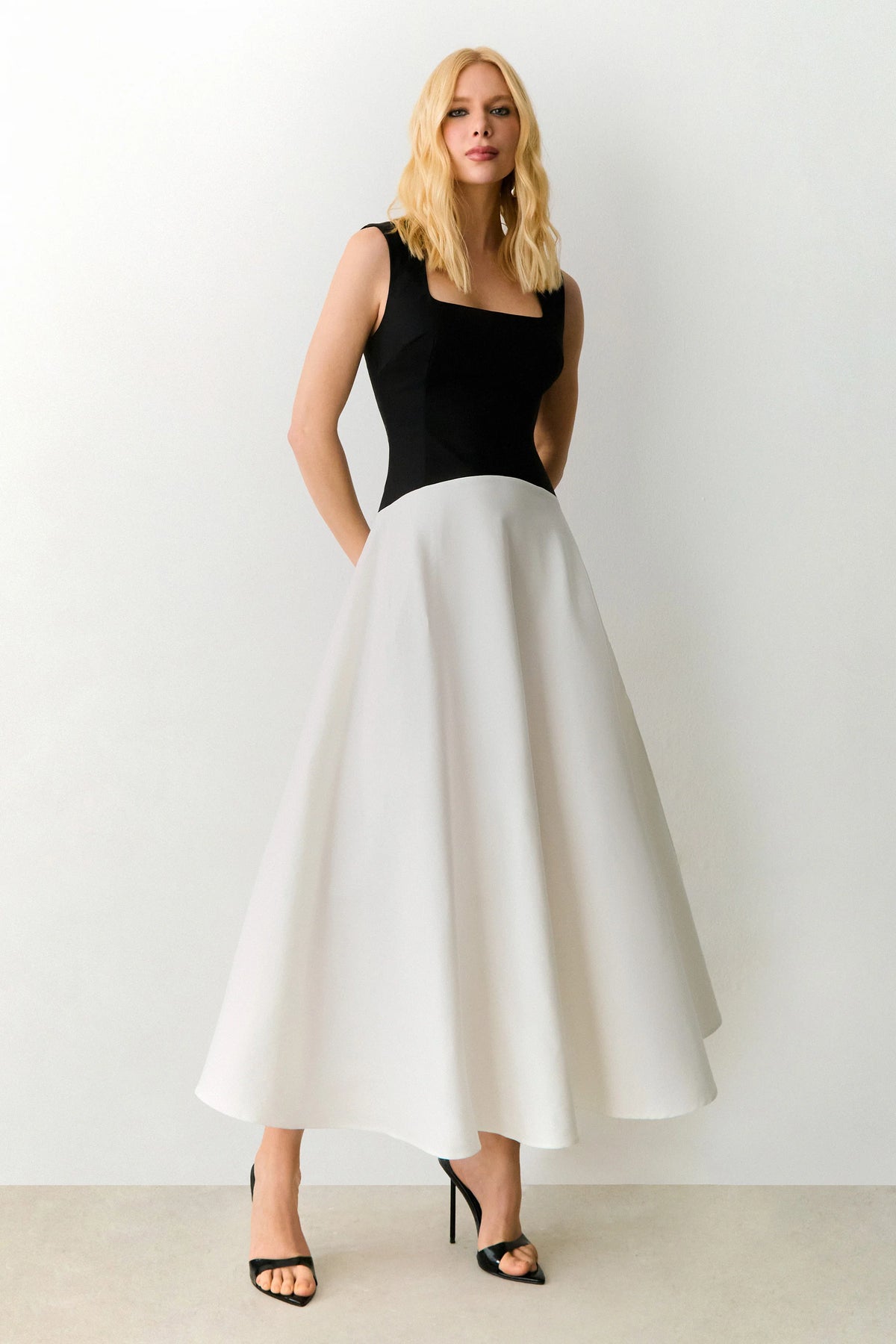 Vestido Negro y Off Zen - 11759