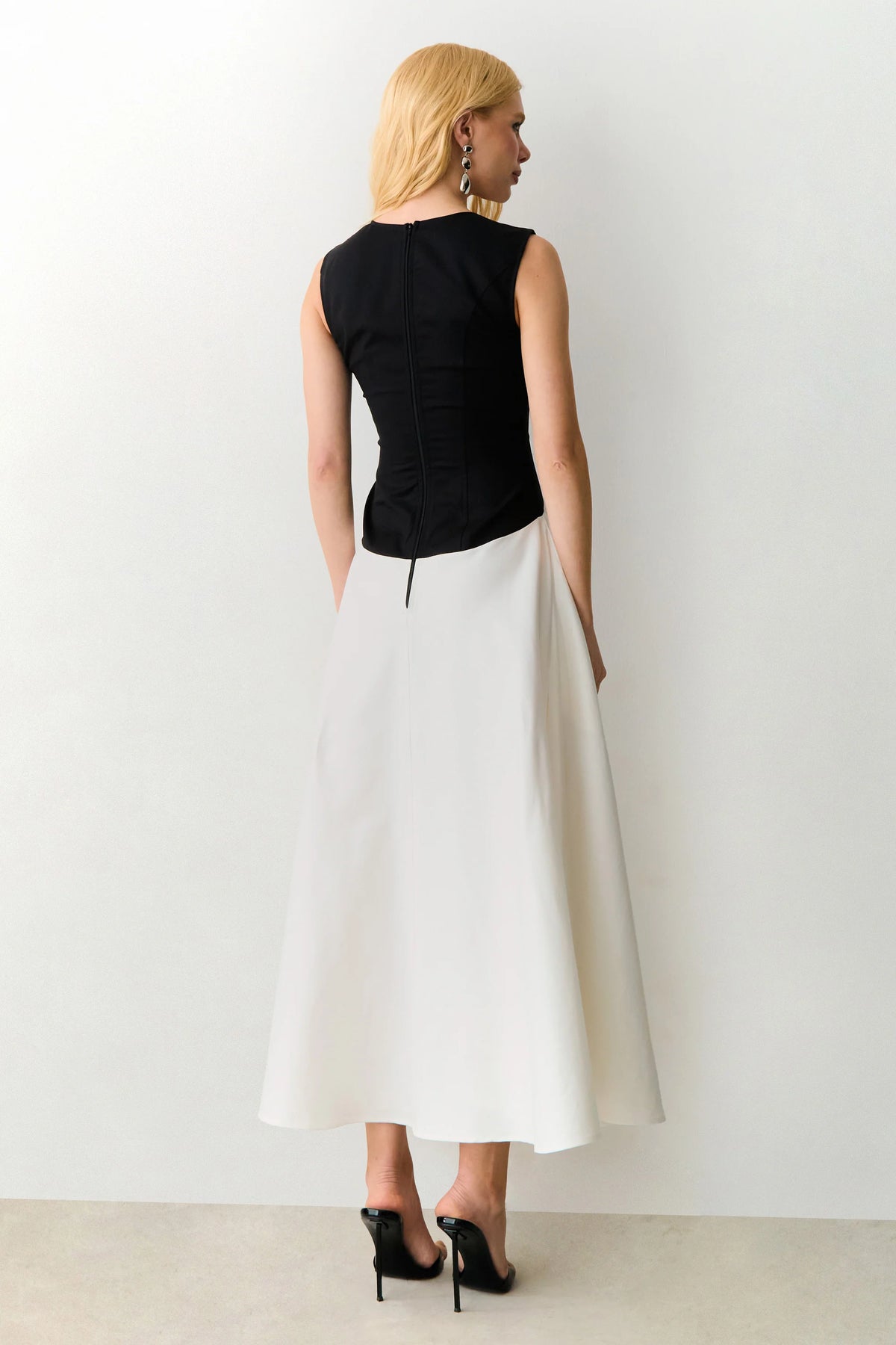 Vestido Negro y Off Zen - 11759