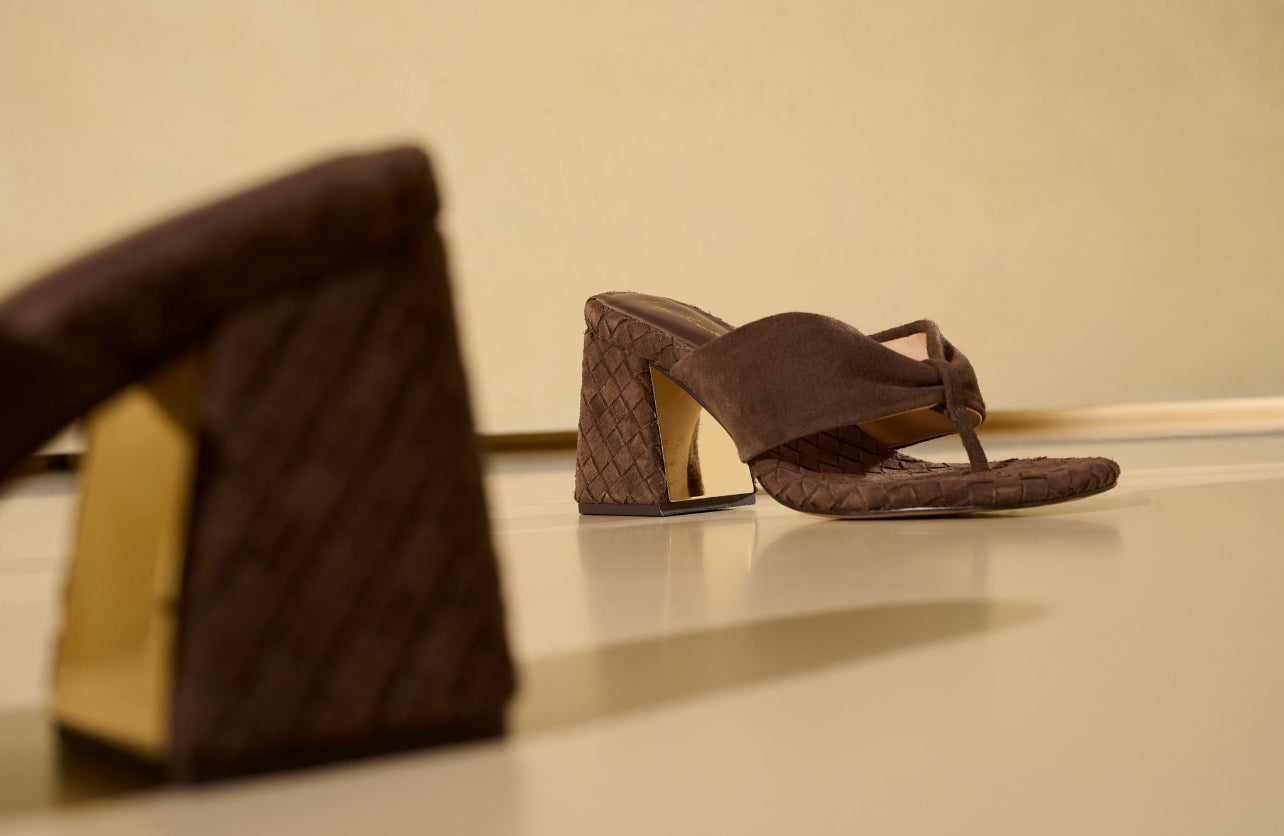 Sandalia Cuero Dedo Camuza Marron Luiza Barcelos - 118