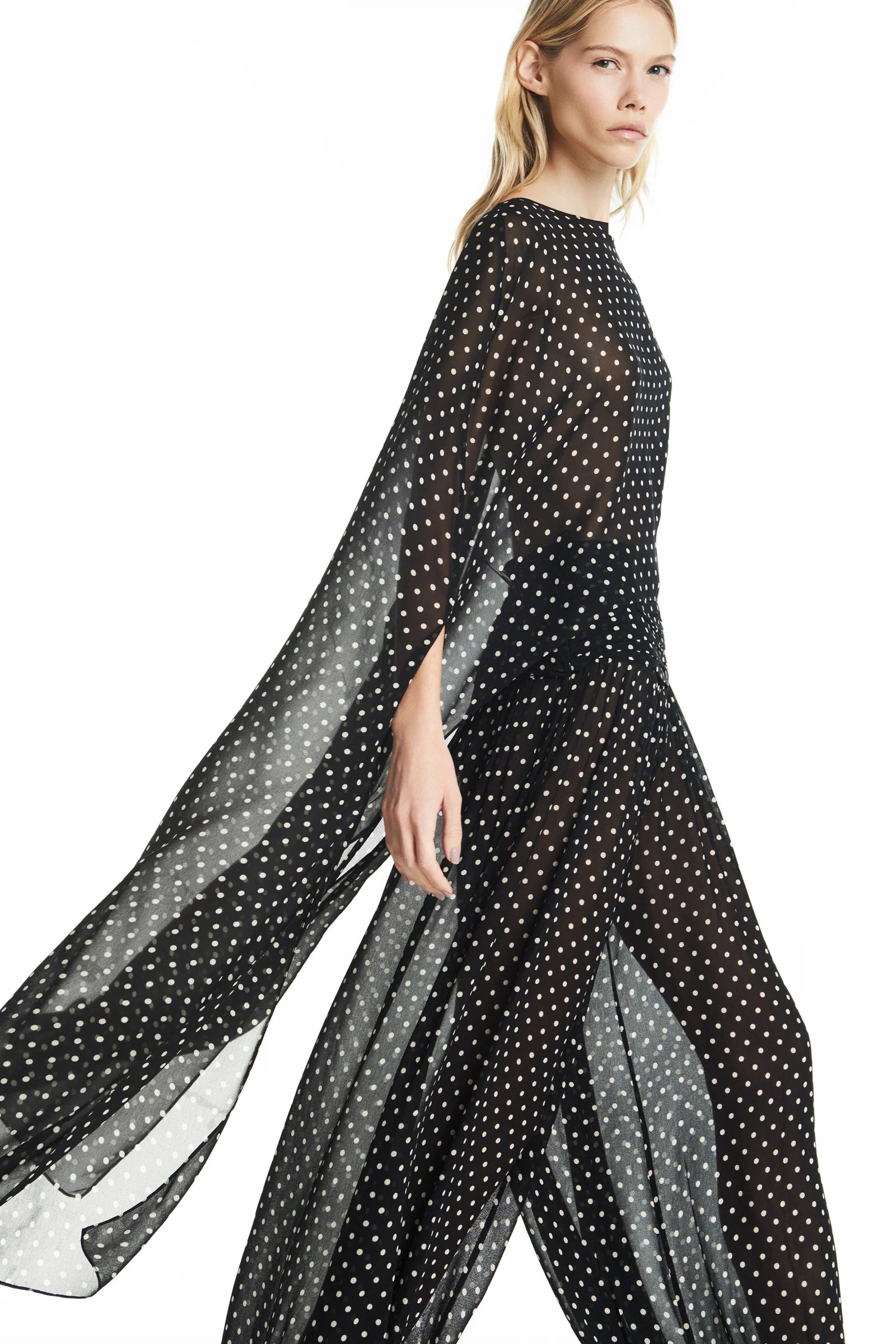 Capa Mullet Georgette Lunares Negro TIG